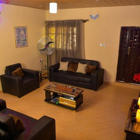Living Green Apartments Airport Pick Up Бенин-Сити Экстерьер фото